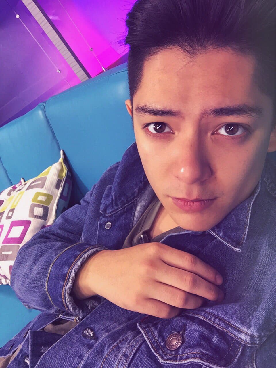 Su calzado favorito son los tenis, aproximadamente tiene una colección de 80 pares. 
<br>