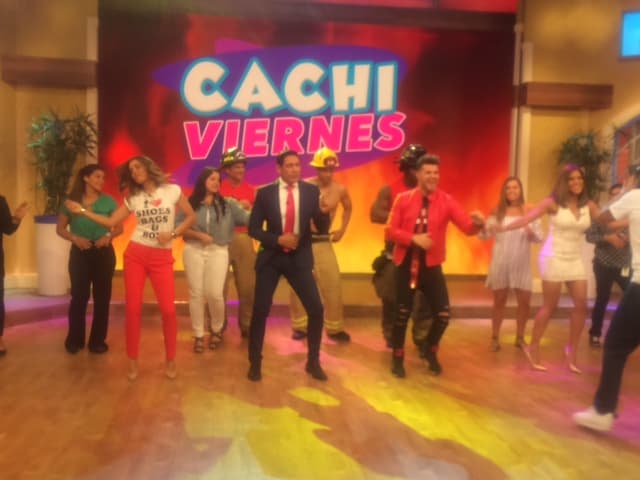 ¡Sensual baile! Auxilio!!! se incendia la casita de Despierta América.