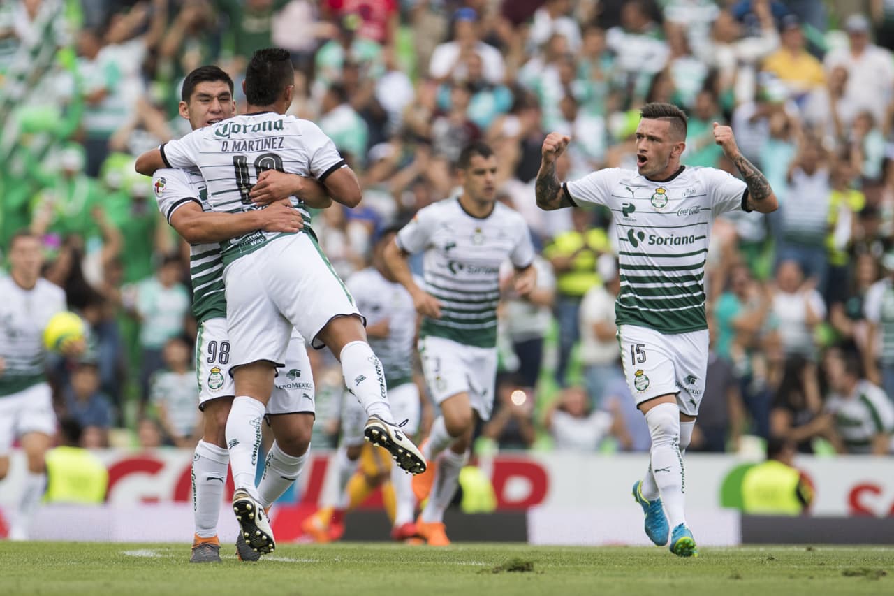 Santos venció 2-0 a Tigres en el juego de vuelta de los cuartos de final de la Liguilla y clasificó a la semifinal tras dejar la serie 2-2 y apelar a su mejor puesto en la clasificación del torneo.