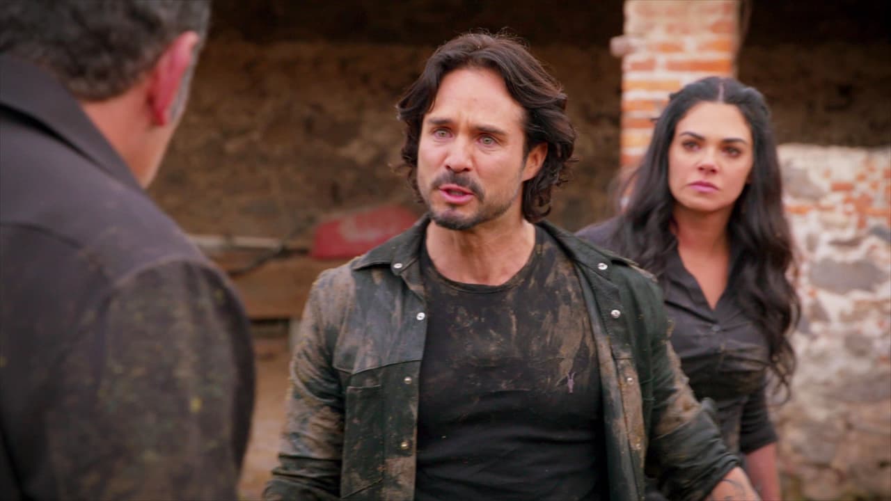 Afortunadamente, Rafael llegó y detuvo su ataque perverso, lo que culminó en una pelea en la que el joven lo desconoció como su padre quitándose el dije que en el pasado portó con orgullo.