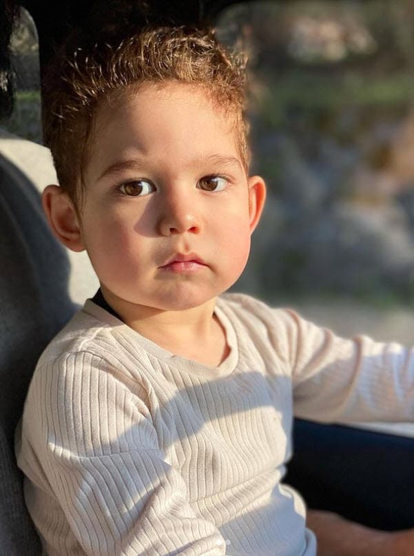 Fahriye también publicó estas imágenes el 11 de abril y escribió la frase: "¡Ah! Mi corazón!".