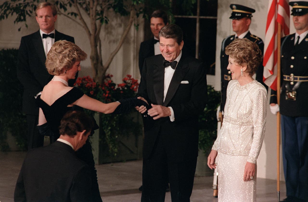 El matrimonio Reagan recibe a la princesa Diana en Washington en 1985.