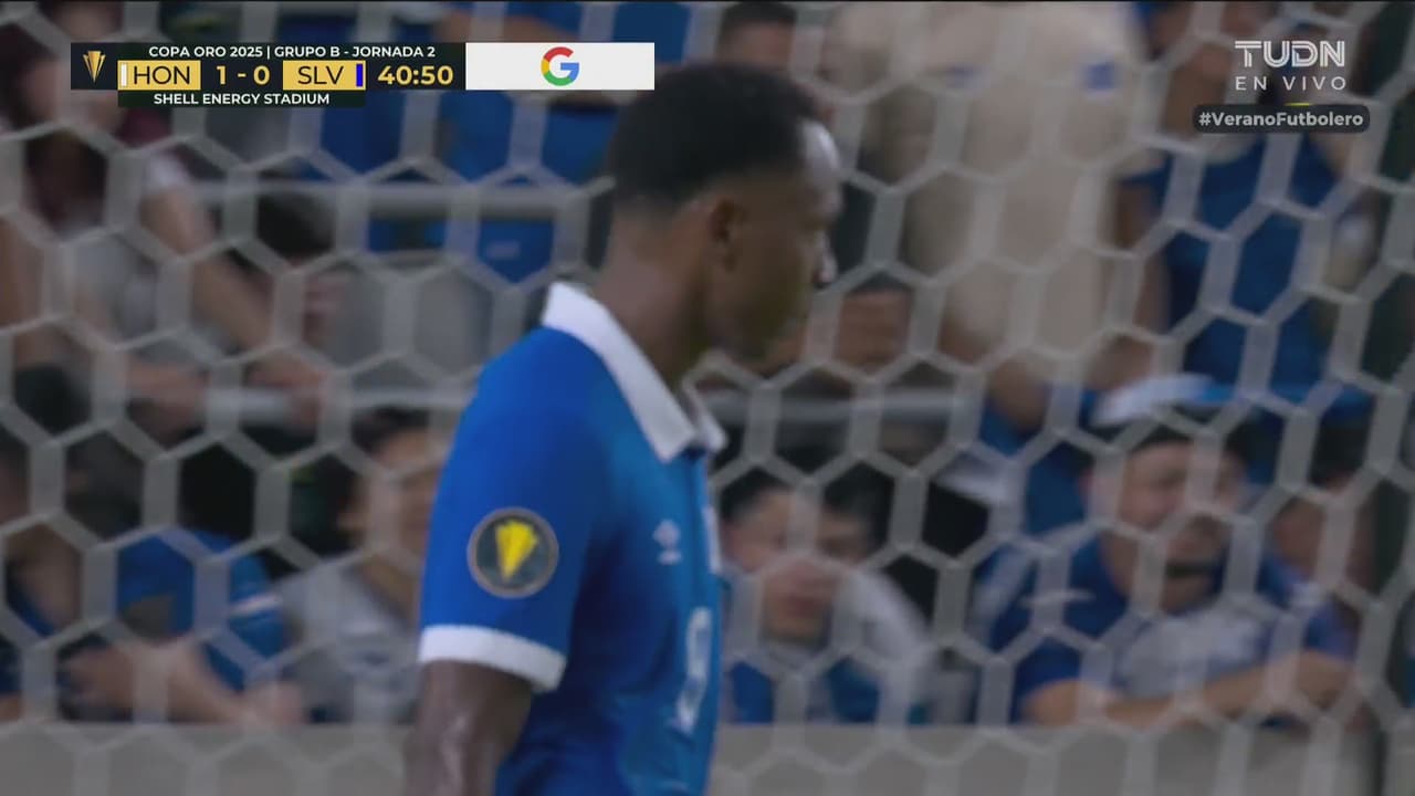 ¡A nada de ser un Golazo! Gil saco un tiro bombeado que no baja a tiempo