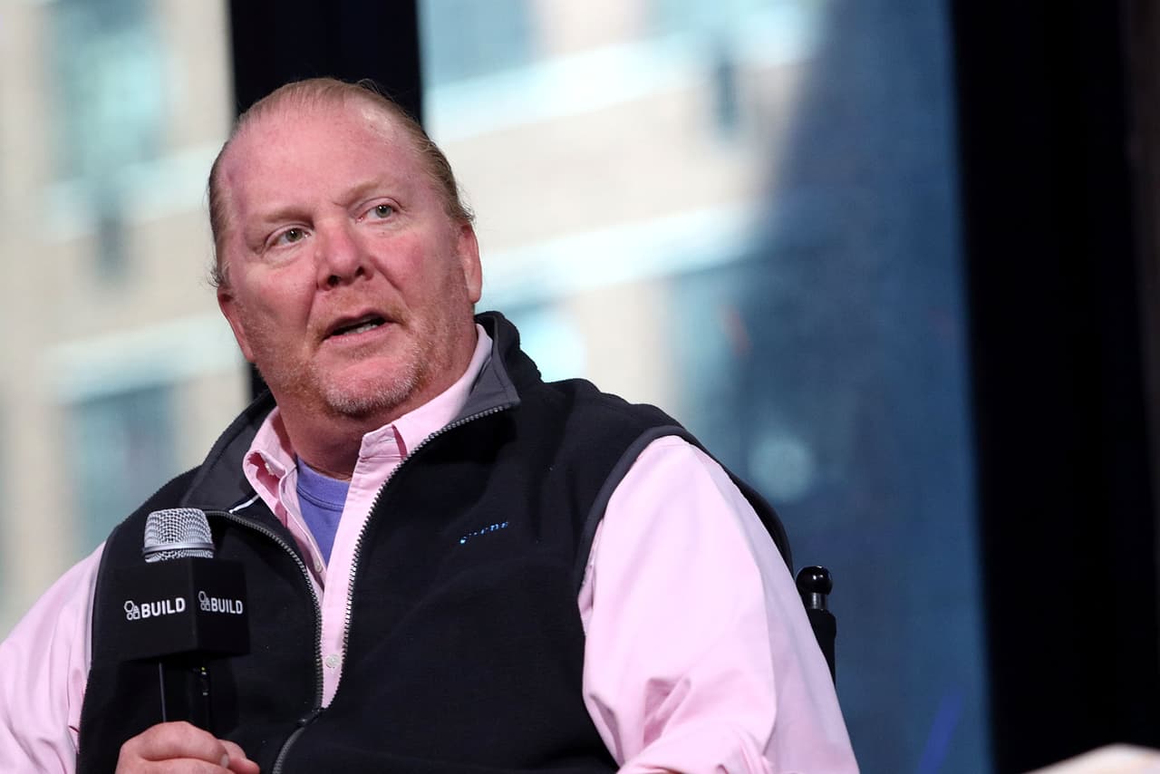 La ola de denuncias de acoso sexual toca a la gastronomía: ahora apuntan al chef Mario Batali 