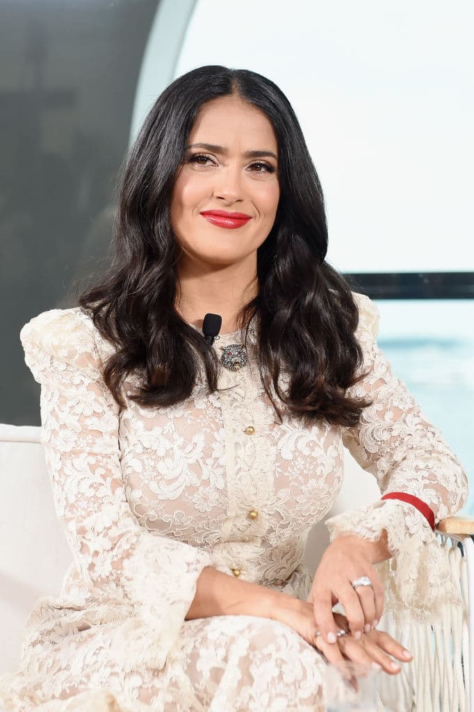 <b><a href="https://www.univision.com/famosos/carmen-armendariz-cree-que-salma-hayek-esta-muy-grande-para-interpretar-a-maria-felix-fotos" target="_blank">"Está grande"</a></b>, dijo sobre su edad al medio 'M2', "necesito a alguien que me dé desde los veinte hasta los sesenta, setenta, hasta donde me dé, Salma no me los da ya". 
<br>