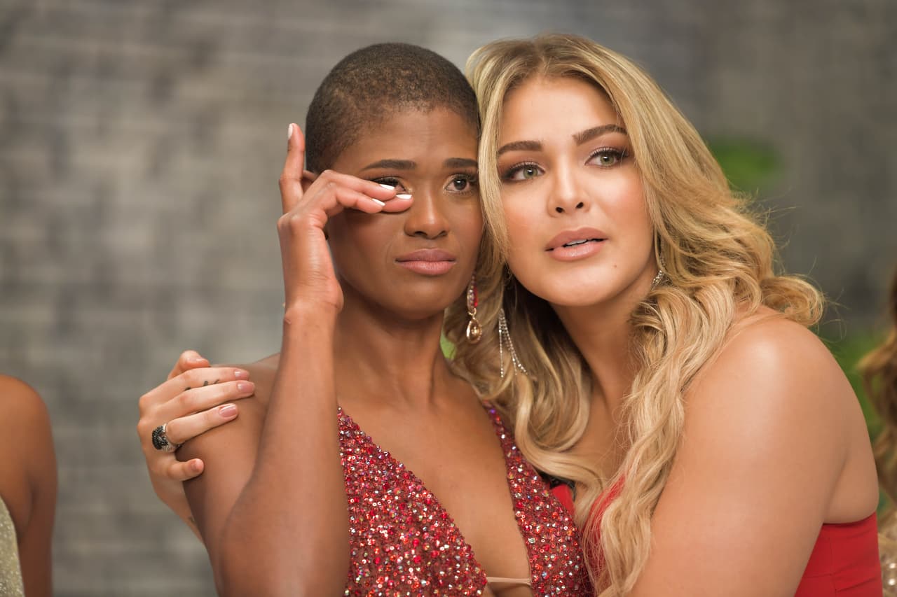 Había llegado la hora, Nobiraida estaba fuera de la mansión de NBLU.