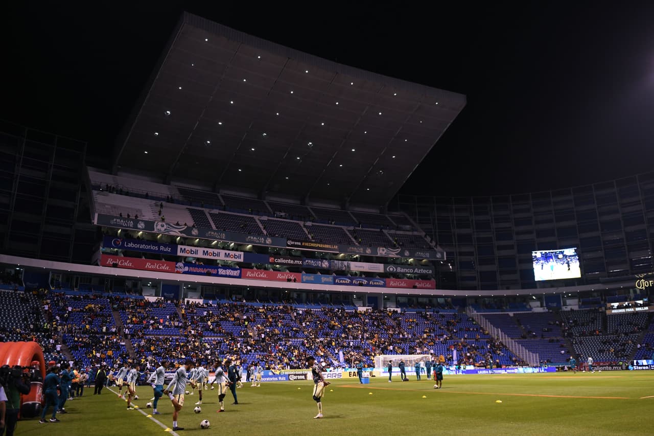 En un partido lleno de emociones, América fue de lo sublime con un gol en el minuto 1 a lo ridículo con dos expulsiones en 4 minutos, pero Puebla perdonó, no supo abrir el cerrojo y todo terminó en empate para repartir puntos en el inicio del torneo.