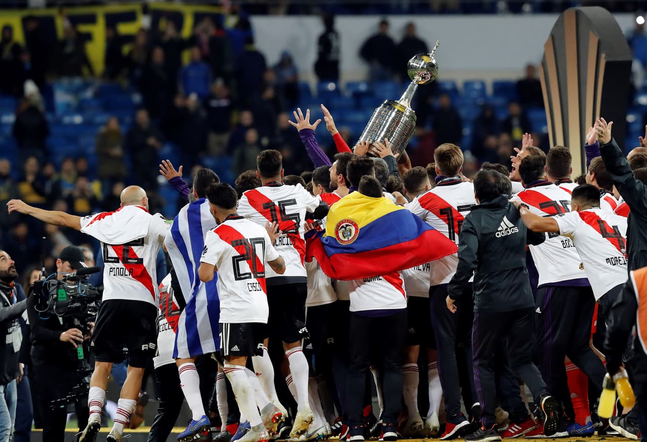 Los jugadores de River Plate celebran la conquista de la Copa Libertadores 2018 luego de ganar la Final disputada en el Estadio Santiago Bernabéu de Madrid.