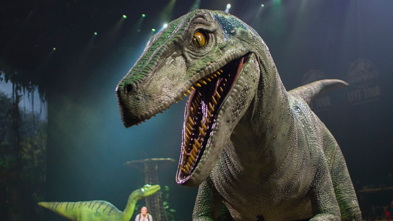 Los visitantes podrán comenzar la aventura con una experiencia especial antes del espectáculo, incluida en todas las compras de entradas. Al llegar una hora antes
<b>podrán ver de cerca a sus dinosaurios y vehículos favoritos</b> y tomarse fotos con el Triceratops, el Stegosaurus, Bumpy y el icónico Jeep y la Girosfera de Jurassic World.