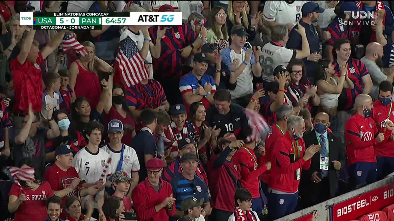 ¡GOL!  anota para Estados Unidos. Christian Pulisic