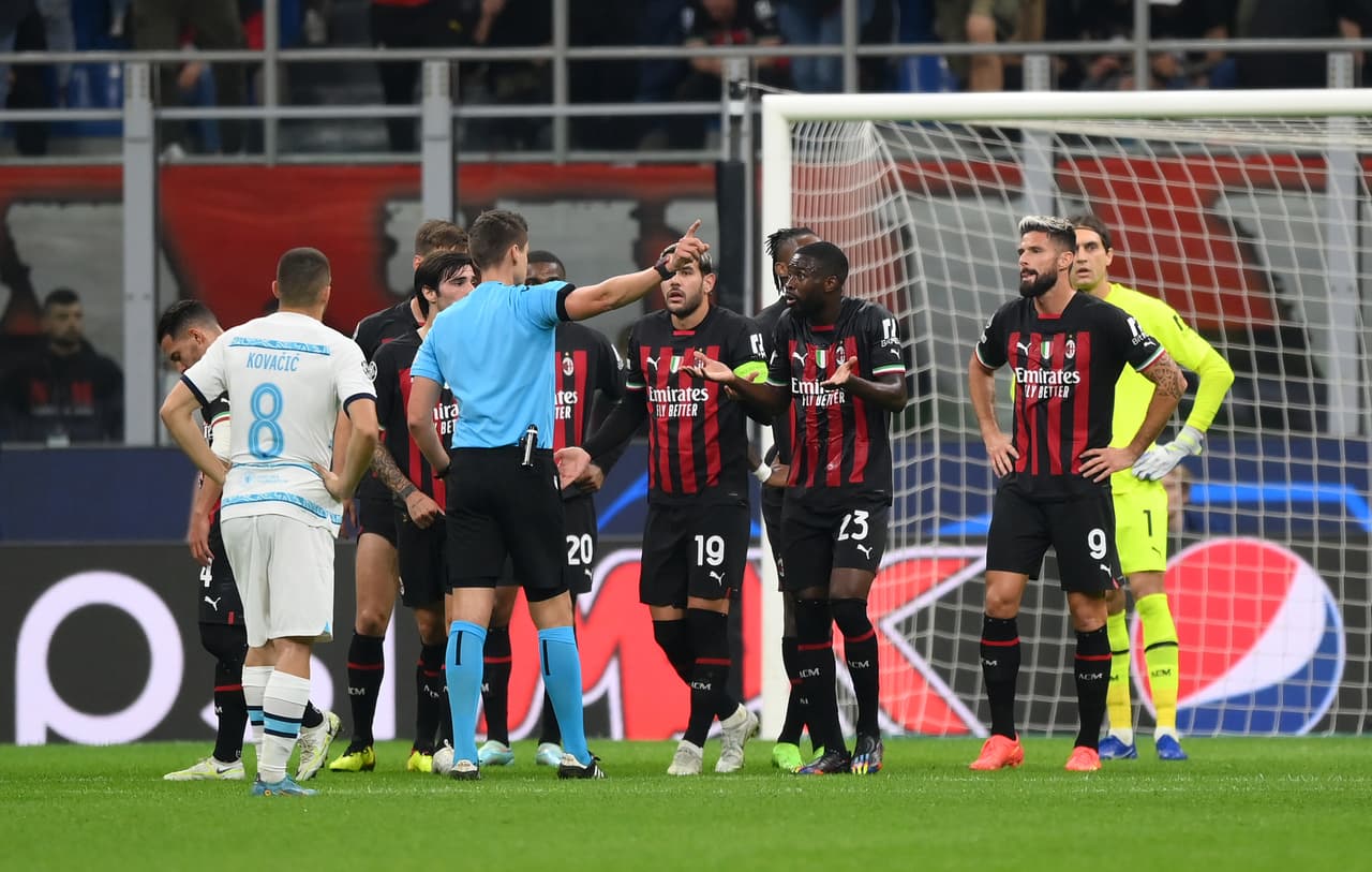 En la Champions League, Chelsea venció 0-2 al Milan, mientras que el Borussia Dortmund le empató 1-1 al Sevilla.