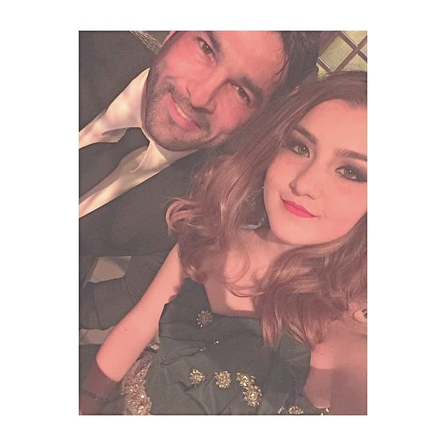 Por tal situación, aseguró que tiene una buena relación con Patrick: "Hablamos el mismo idioma, que es el fútbol, es un buen chavo y está estudiando también a la par, entonces
<b>estoy tranquilo como papá</b>", asintió.
<br>