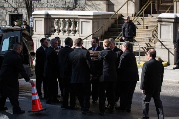 Familiares y amigos despidieron al actor en una ceremonia religiosa oficiada en la iglesia católica de San Ignacio de Loyola, en Park Avenue, Nueva York. Más videos de Chismes aquí.