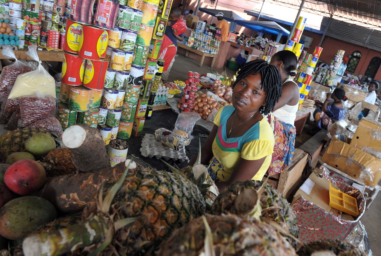 <b>Puesto 10. Angola</b>
<br>
<br>
<b>Tasa de inflación: 26.9% (a octubre de 2021)</b>
<br>
<br>Al igual que Estados Unidos, durante la pandemia muchos países introdujeron billones de dólares en ayuda gubernamental y los bancos centrales recortaron las tasas de interés en un intento por reactivar la actividad económica. 
<br>
<br>Estos esfuerzos aumentaron el gasto de los consumidores y el aumento de la demanda puso a prueba la capacidad de los proveedores para mantener el ritmo, lo que apuntaló la inflación.