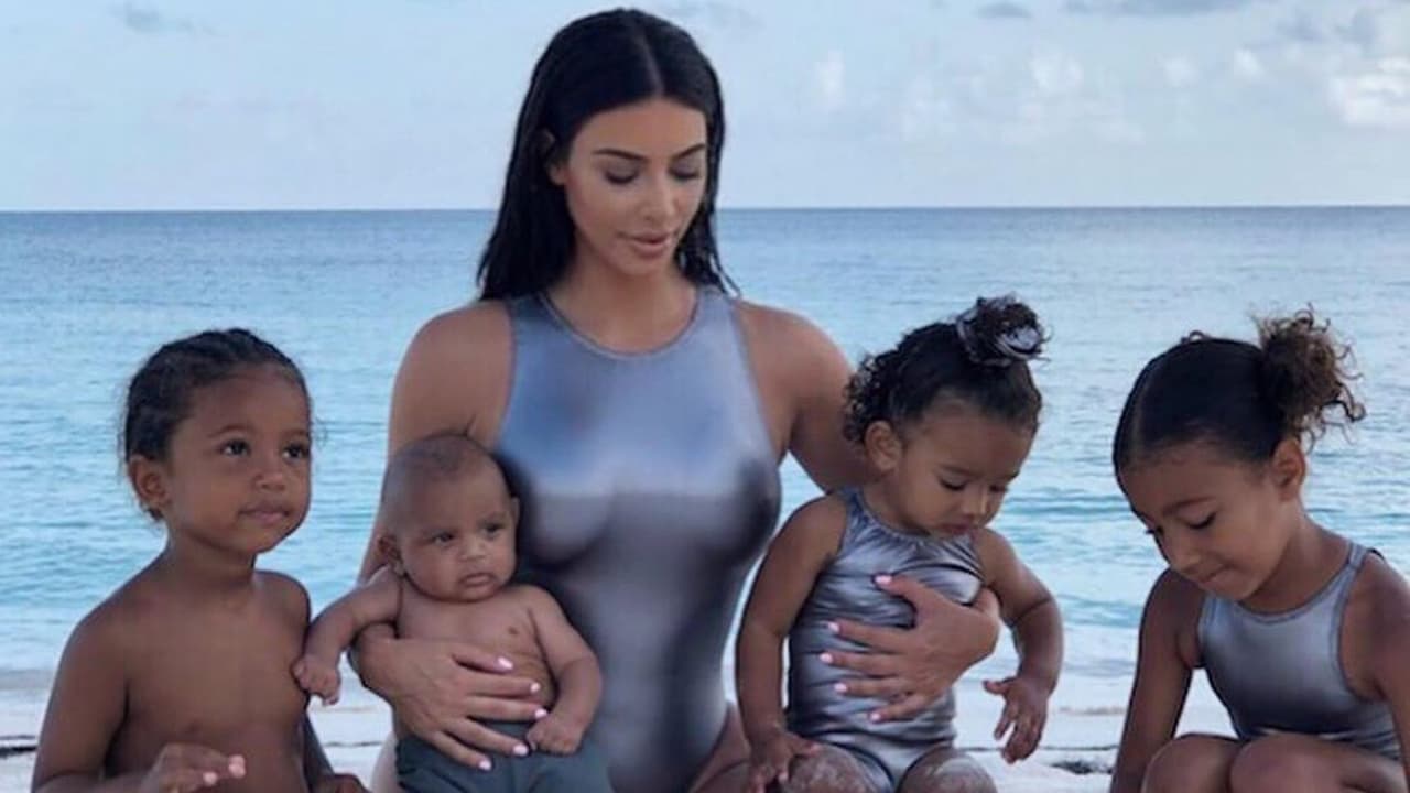 Así luce el pequeño Psalm West junto a Kim Kardashian (es igual de fotogénico que su madre)
