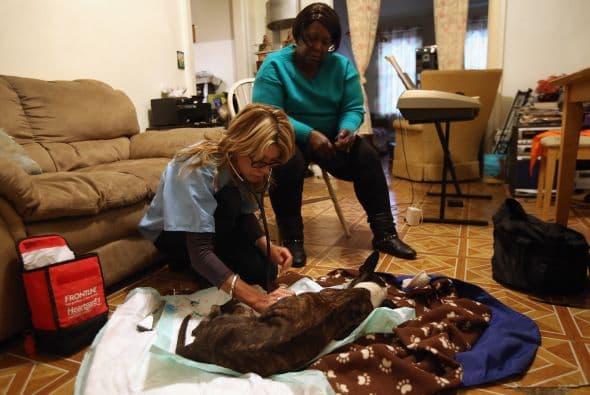 Afirmó también haber repartido en un solo día 600 mil comidas completas para 200 mil residentes que lo necesitaban.