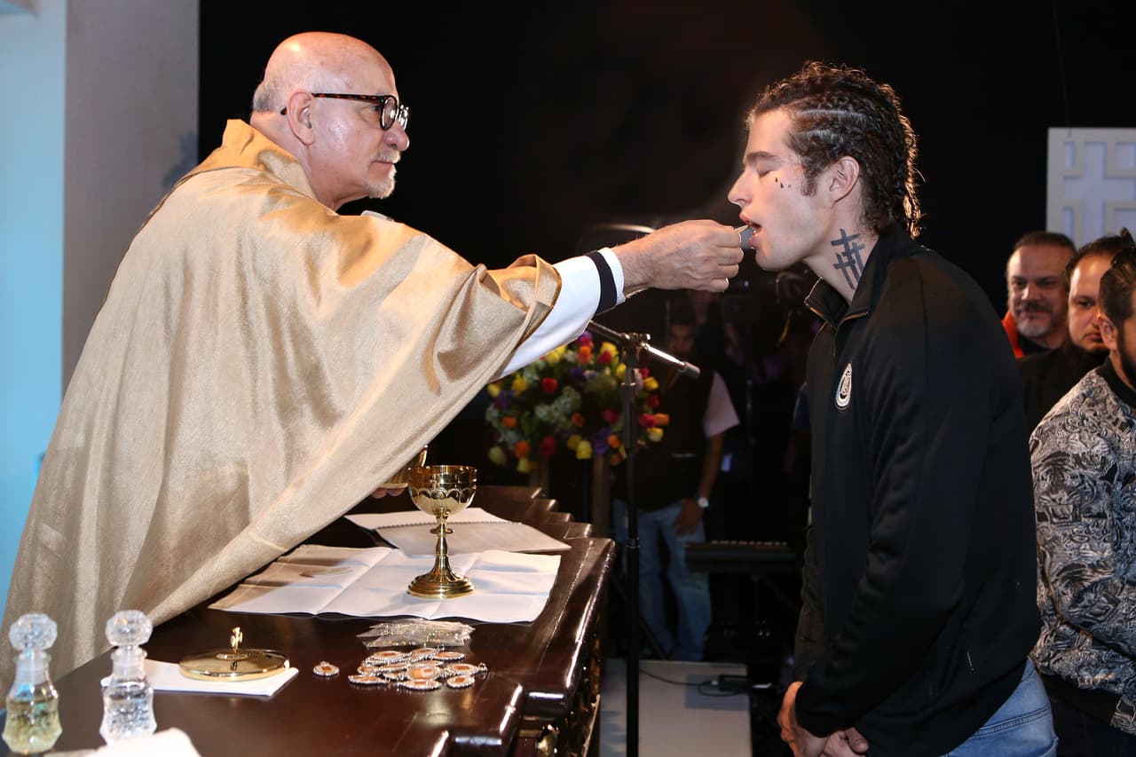 La ceremonia religiosa se realizó en el foro 10 de Televisa San Ángel y contó con la presencia de toda la producción de esta trama.