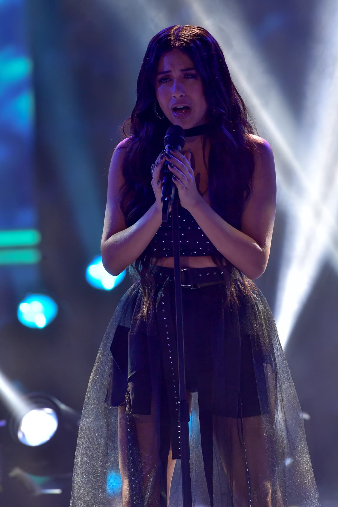 Aunque Navil tuvo problemas durante los ensayos, Pedro y Sergio lograron orientar el tono de Navil, quien a la hora de la verdad se plantó en el escenario y ofreció una romántica balada que casi hace llorar a Olga Tañón.