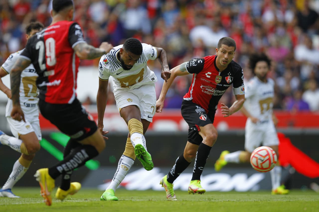 Atlas y Pumas se quedaron con las ganas y de la victoria al dividir puntos en un partido en el que humo emociones pero no goles.