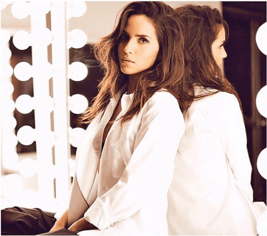 Adria Arjona Torres nació en San Juan, Puerto Rico el 25 de abril de 1992.