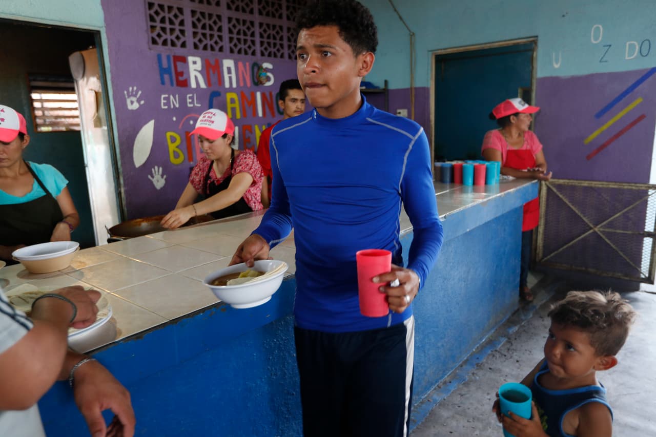 “El gobierno nunca nos ha apoyado”: albergues de migrantes responden a AMLO sobre el recorte de ayudas