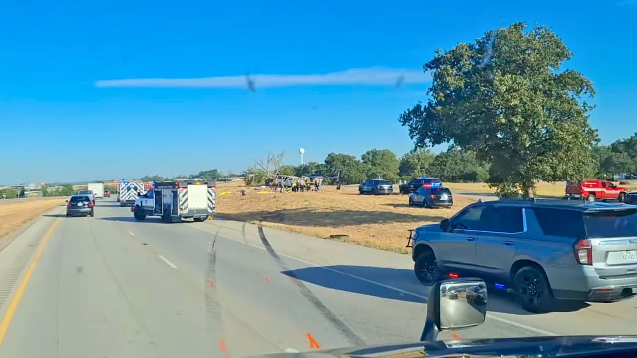 En un video compartido por Chris Turner, un conductor que pasó por el lugar, se pueden ver rastros de la marca de las llantas de la furgoneta en el suelo.