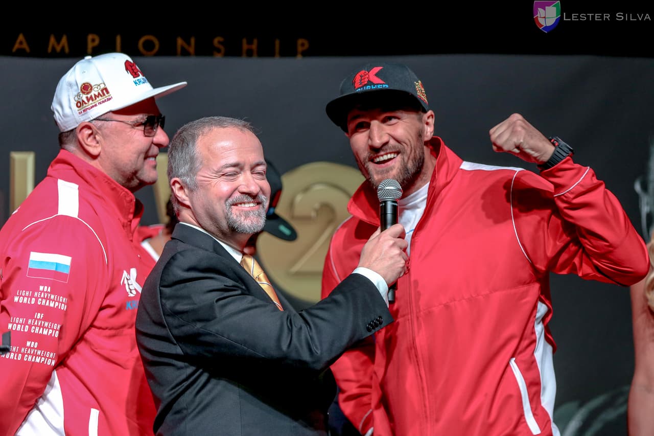 Andre Ward y Sergey Kovalev no tuvieron dificultad para dar las 175 libras de los semicompletos para la revancha en la que estarán en juego los títulos semicompletos de la FIB, OMB y AMB. Hay que recordar que el estadounidense Ward le arrebató dichas coronas al ruso en noviembre pasado.