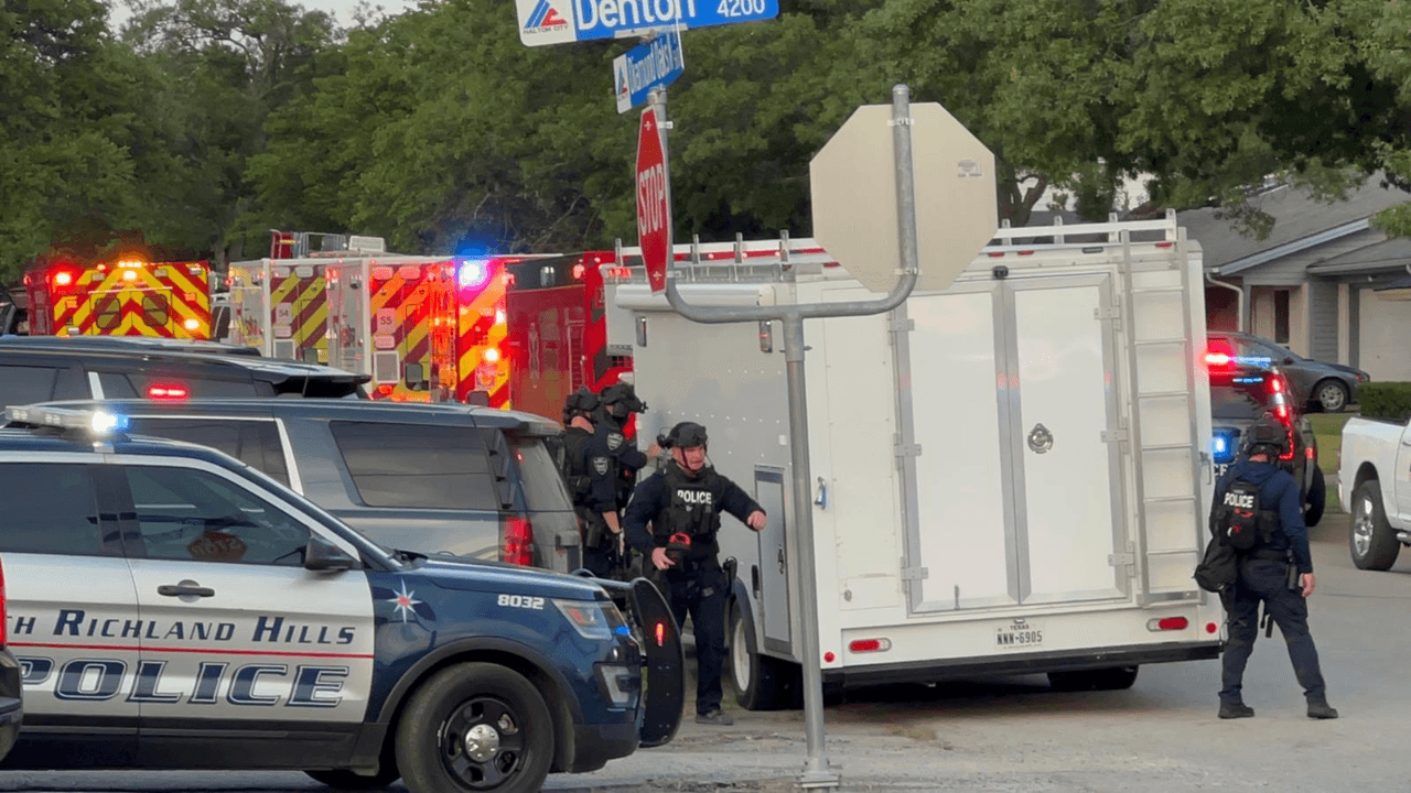 Dos civiles muertos y tres oficiales heridos: el saldo de un incidente en Haltom City de sospechoso armado