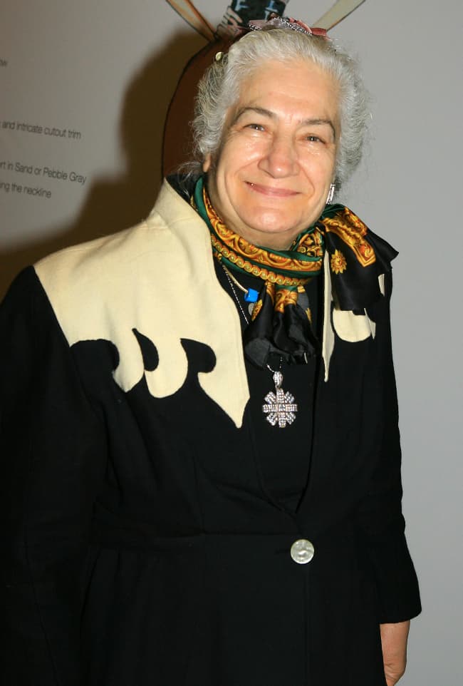 Loulou de la Falaise. La actriz, modelo y musa, Loulou de la Falaise, fue una de las grandes inspiraciones de Yves Saint Laurent. Su belleza marco una gran época de la moda en la década de 1970 por su forma de vestir glamurosa y psicodélica.