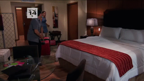 Regina llegó muy contenta a su habitación del hotel en Querétaro, al fin comenzaría a trabajar en un importante proyecto.