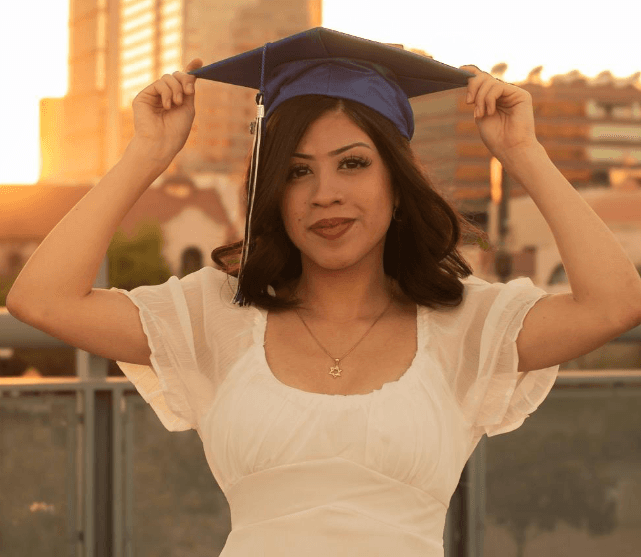 Aaliyah Castro se estará graduando de Gateway Early College High School con el orgullo de sus padres. Aaliyah cumplirá el sueño que su mamá no pudo y será la primera en ir al colegio para ser doctora.