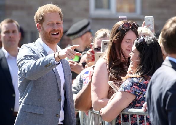 El duque, de 34 años, también confesó que 
<b>Archie Harrison no lo dejó dormir</b> la noche anterior, publicó 
<b><a href="https://www.dailymail.co.uk/femail/article-7027109/Prince-Harry-arrives-Oxford-Childrens-Hospital-presented-teddy-baby-Archie.html" target="_blank">The Daily Mail</a></b>.