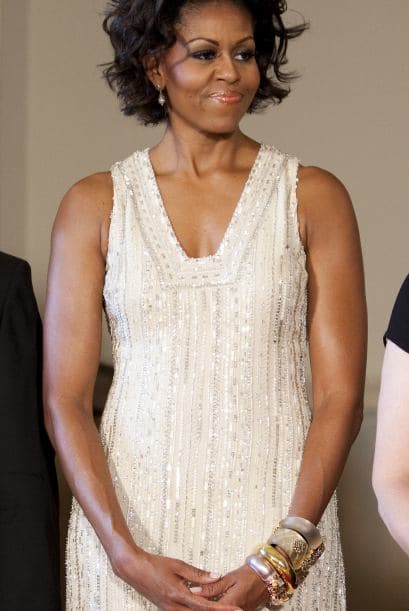 La primera dama siempre se ocupa de la salud, disciplina y éxito de sus hijas, antes que de la política, aunque en ambas tareas se saca un 10. Ha demostrado que además de ser una profesionista exitosa, madre dedicada y luchadora incansable, es una icono de moda y 'glamour'. Sin duda, ella es ejemplo y motivación para muchas madres que deben ser líderes, fuera y dentro de casa.