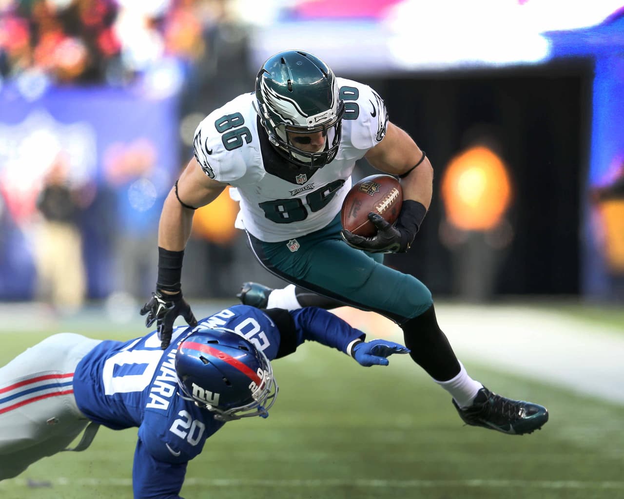 Zach Ertz firma extensión de 5 años con Eagles por 42.5 millones de dólares