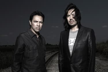 c) 
<b>Los Temerarios</b>: Agrupación fundada por los hermanos Adolfo y Gustavo Alba en 1977, es hasta ahora el mejor grupo del género romántico en México y su música ha traspasado fronteras gracias a éxitos como: ‘Mi vida eres tú’, ‘Cómo te recuerdo’ y ‘En la madrugada se fue’, entre muchos más.
<br>
