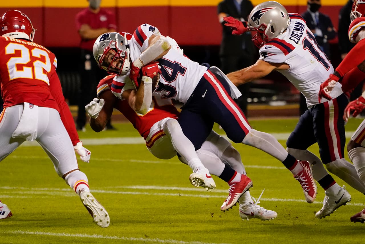 Patrick Mahomes y los Kansas City Chiefs vencen en casa 10-26 a los Patriotas y continúan con el paso perfecto en la temporada 2020.