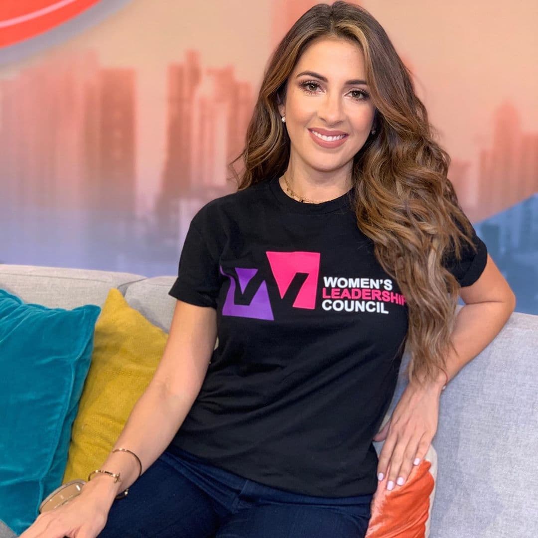"Orgullosa de ser parte de @wlcunivision y celebrar #DiaInternacionaldelaMujer", expresó con esta sonrisa Maity Interiano.