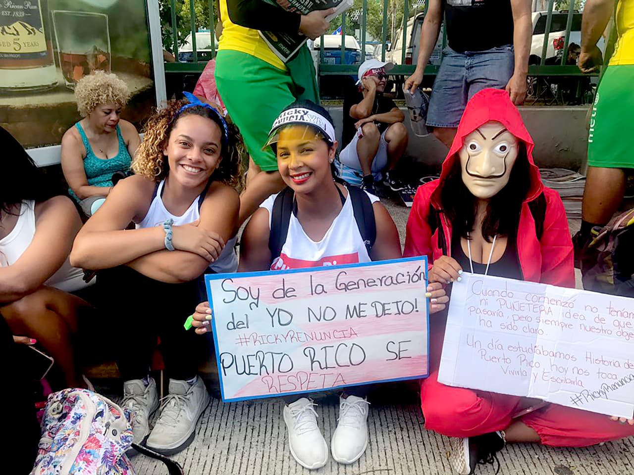 “Soy de la generación del Yo no me dejo”. Según la constitución de Puerto Rico el gobernador que dimite debe ser sustituido por el secretario de Estado, pero Luis Rivera Marín dejó el cargo en medio del escándalo por el chat. La siguiente en la línea de sucesión sería la secretaria de Justicia, Wanda Vázquez.