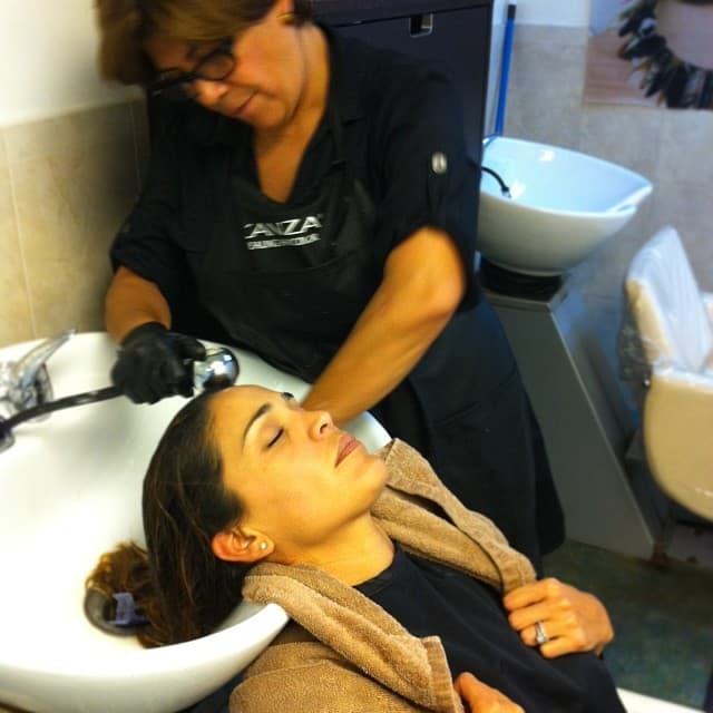 A Karla Martínez también la consienten en Santuario D' Belleza. Es clienta distinguida ya que es hija de María Goretti Rubio.