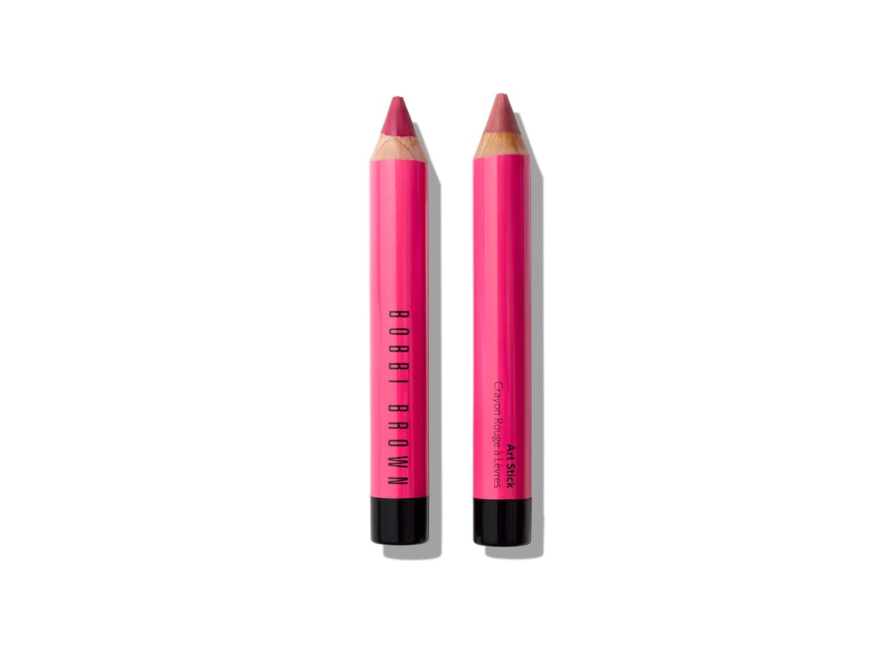 ART STICK DUO, Bobbi Brown, 
<a href="http://www.bobbibrowncosmetics.com/product/14460/44116/new/art-stick-duo/fh16">Bobbibrown.com</a>, $50 dólares. Por cada par de estos lápices para los labios con acabado mate se entregarán $10 dólares a la Fundación para la investigación del cáncer de mama. Así que no esperes más cómpralo y regale uno a tu mamá o a tu mejor amiga.
<br>