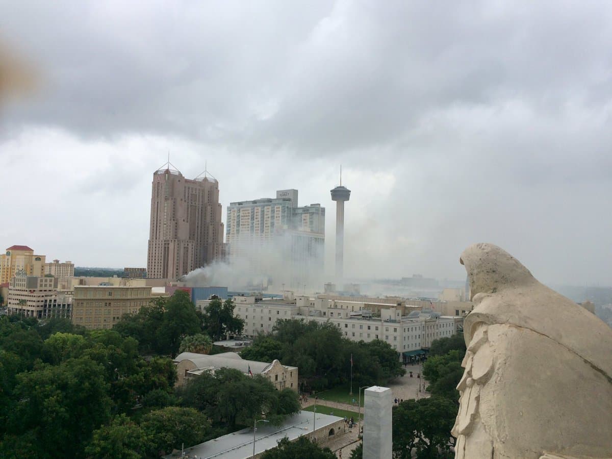 Bajo control un incendio que se registró en el centro comercial Shops at Rivercenter de San Antonio
