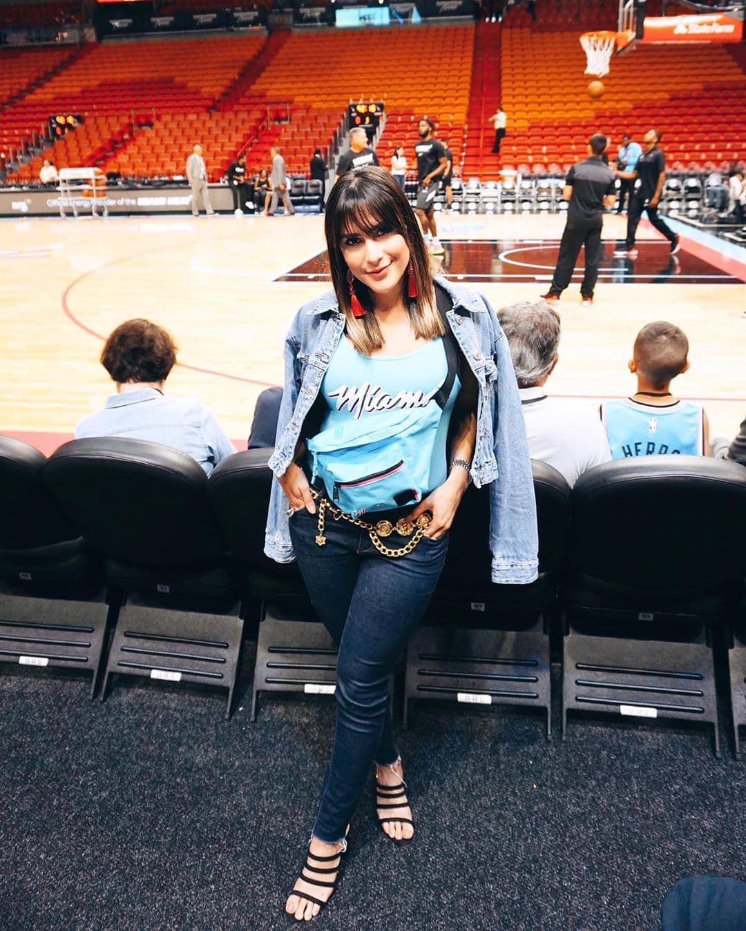 Por su parte, Jessica Rodríguez tuvo un fin de semana deportivo, en esta ocasión le tocó animar un partido de básquetbol.