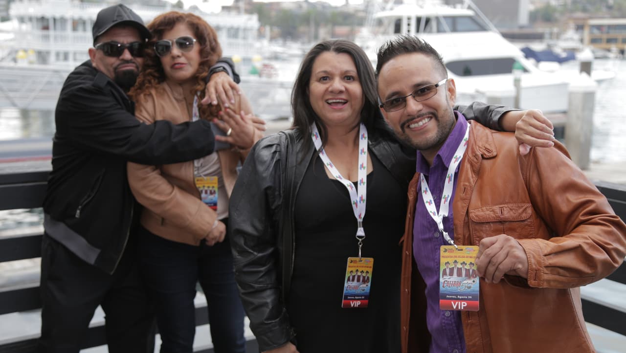 Raúl 'El Pelón', Carla Medrano y El Feo premiaron a sus oyentes con una noche inolvidable al lado de Calibre 50 en un bote privado.