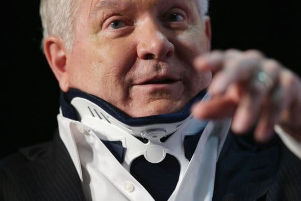 El ex Secretario de Defensa, Robert Gates, durante una presentación el 16 de enero donde habló de su nuevo libro, "Deber", en el que critica duramente al Presidente Obama por su liderazgo en la guerra de Afganistán.
