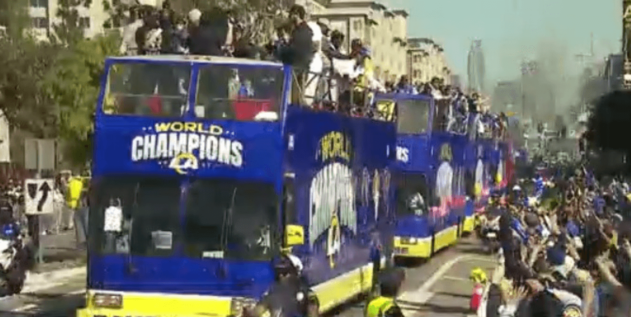 La caravana de campeones de Los Rams arma la gran fiesta en Los Ángeles