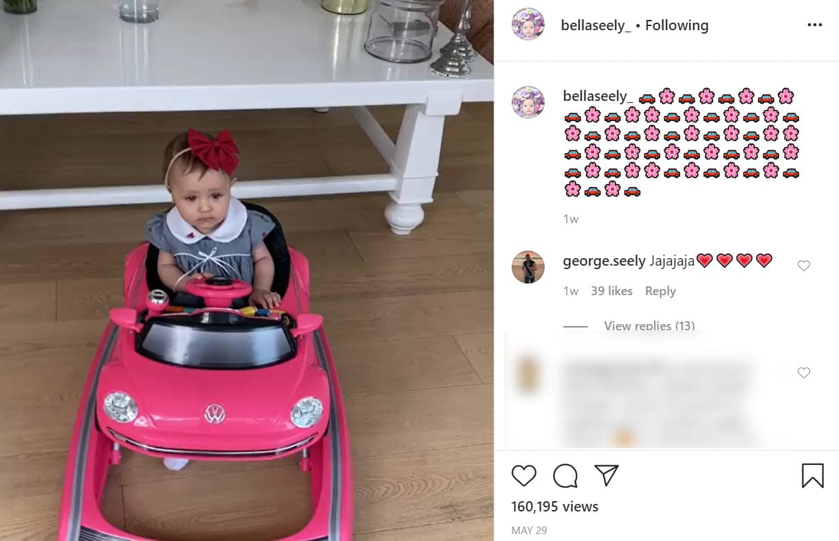 El pasado 29 de mayo no aguantó la alegría al ver a su hija manejar un pequeño auto y escribió "Ja ja ja ja" en 
<b><a href="https://www.instagram.com/p/CAx6ELgFehS/" target="_blank">este video. </a></b>
<br>