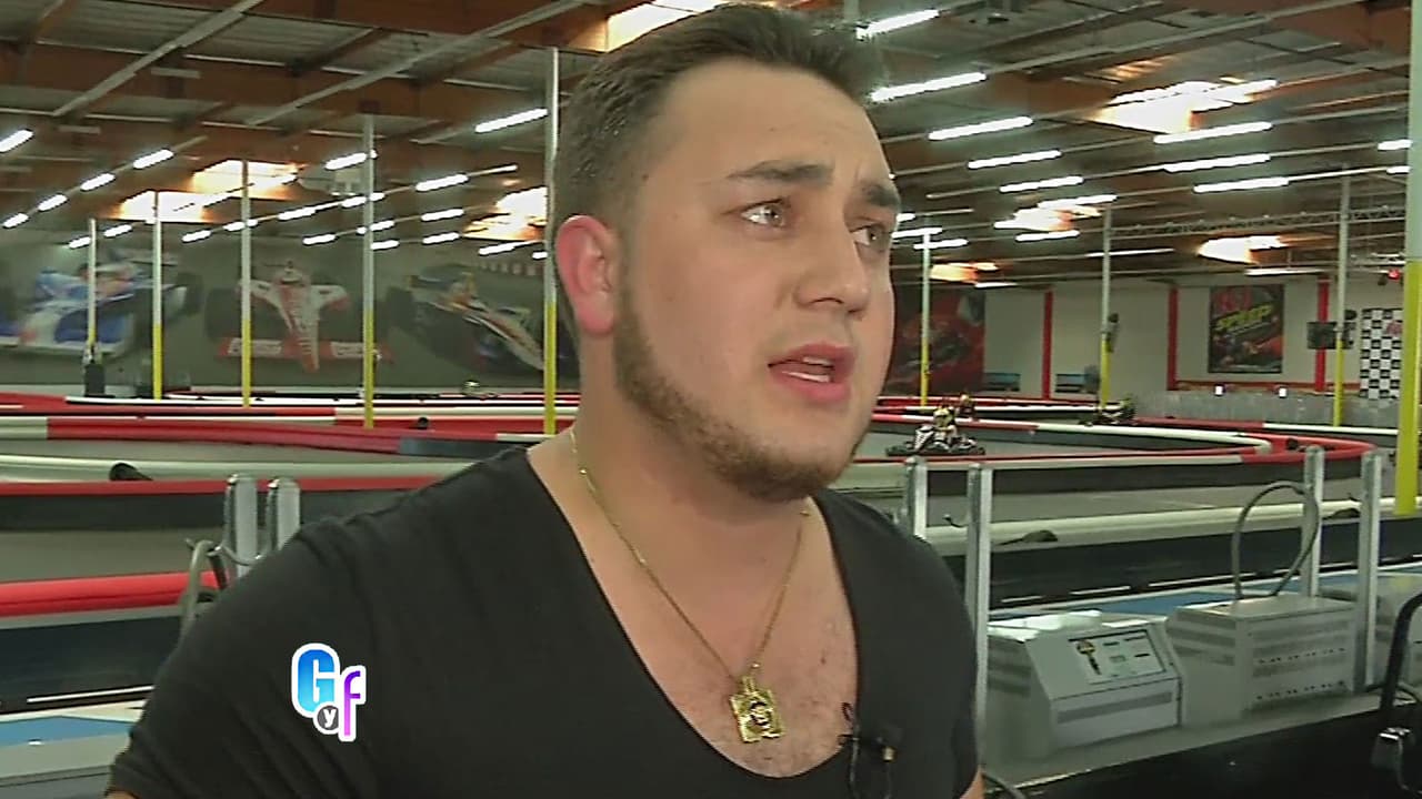 A Kevin Ortiz le gustan las carreras de coche igual que a su hermano Gerardo Ortiz