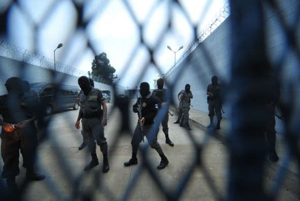 En Oaxaca, México la ley de Justicia Juvenil permite que los menores de 18 puedan violar sin que se les sancione de ninguna forma, a menos que haya mas de dos años de diferencia con su víctima.