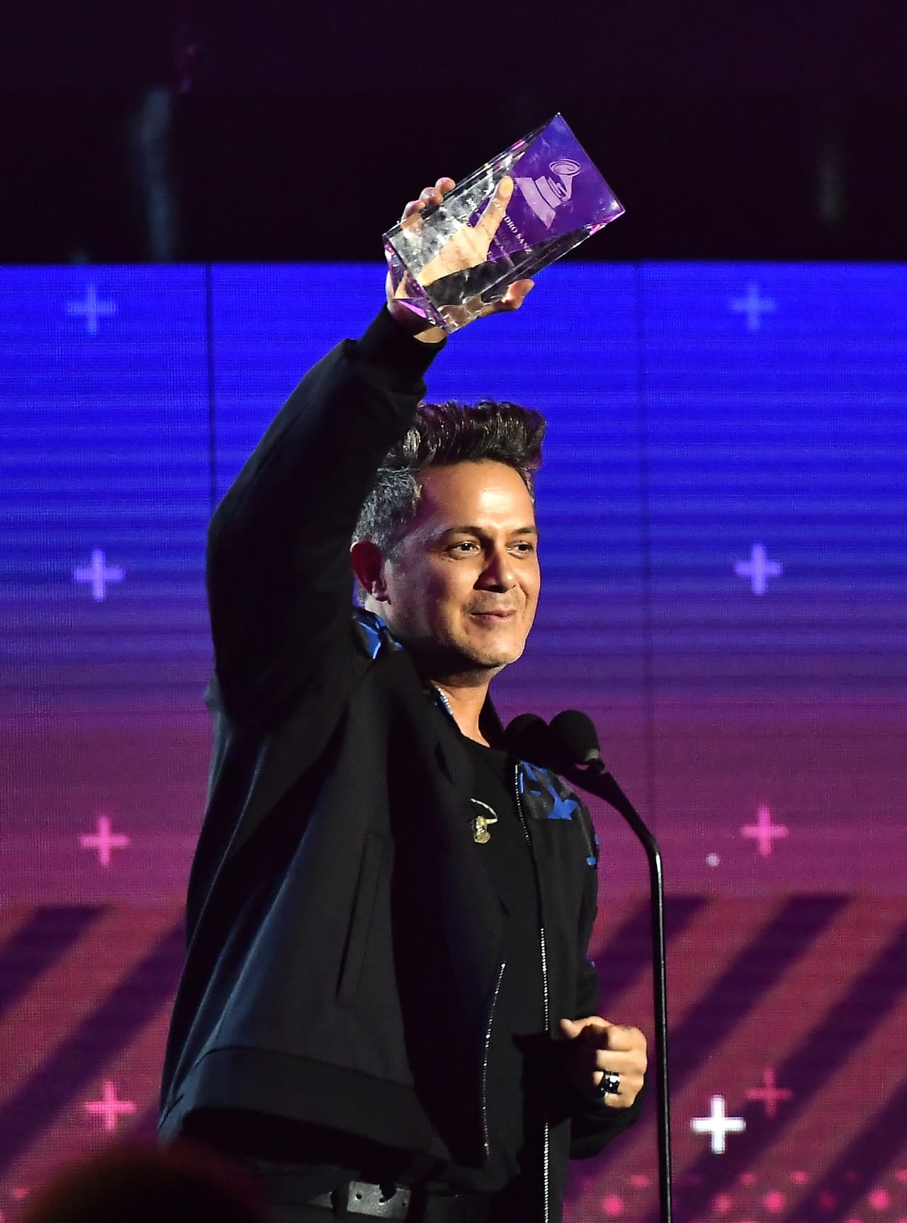 <h3 class="cms-h3-H3">Alejandro Sanz </h3>
<br>
<h3 class="cms-h3-H3">Año: 2017</h3>