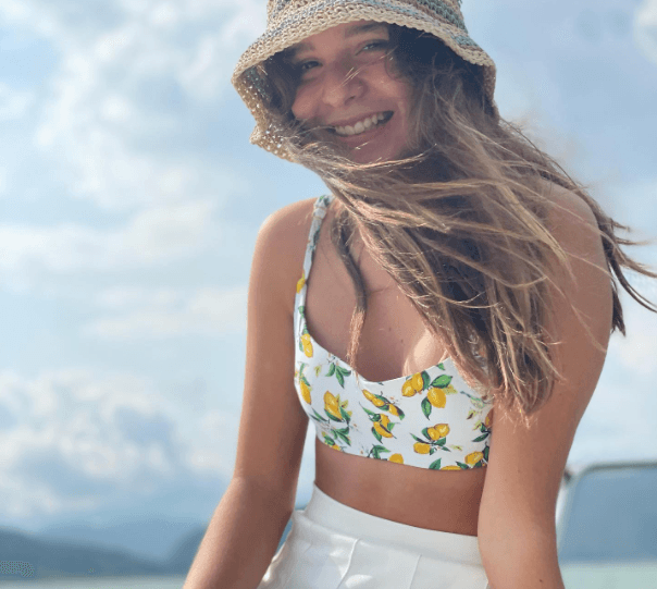 María ha mostrado que le gusta mucho la playa, y siempre usa los ‘outfits’ que están en tendencia, pues es una amante de la moda.